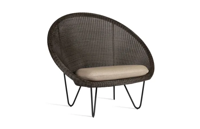 Gipsy cocoon Lounge chair black base 01