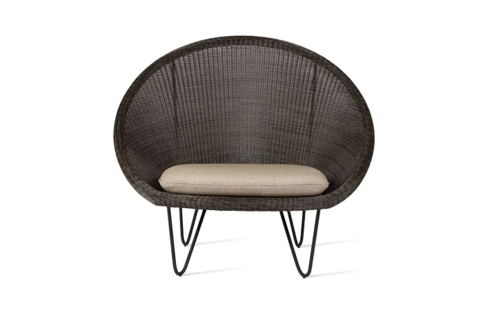 Gipsy cocoon Lounge chair black base 02