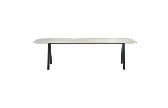 Kodo dining table