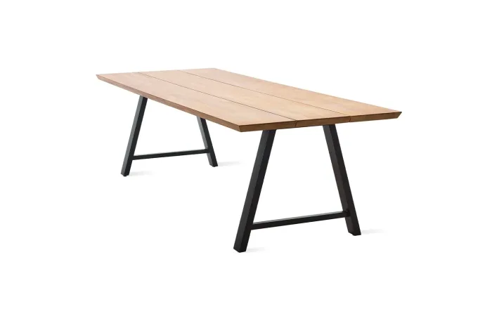 Matteo dining table