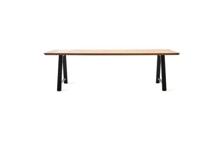 Matteo dining table