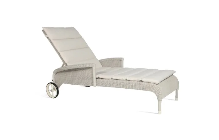 Safi sunlounger with arms outdoor 01